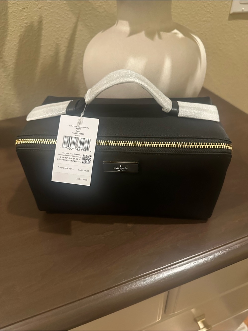 NWT kate spade Black NylonTravel Cosmetic Case with Gold Hardware KL877
